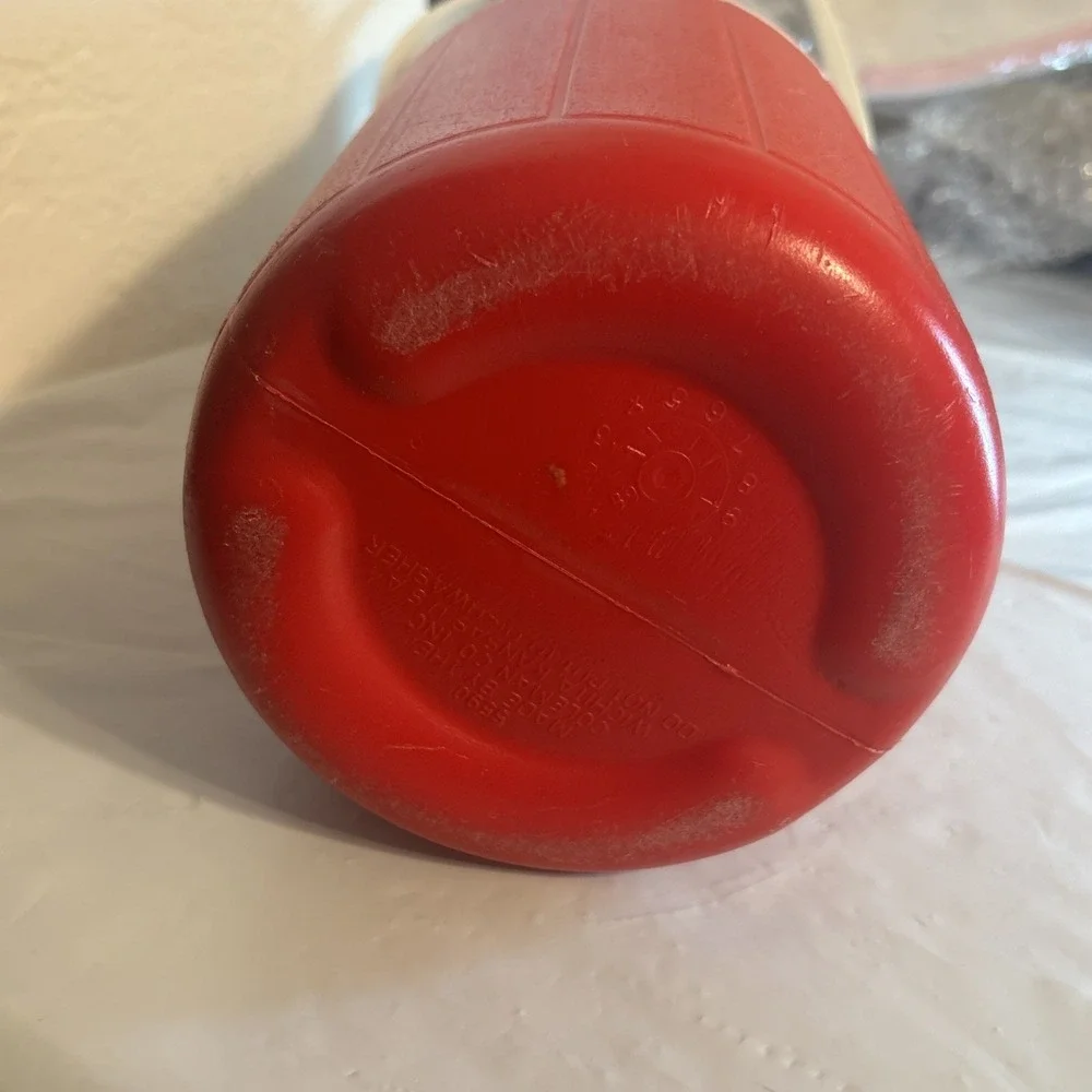 Coleman Polylite Water Jug Red and White Half Gallon Cooler Vintage - Picture 6 of 6